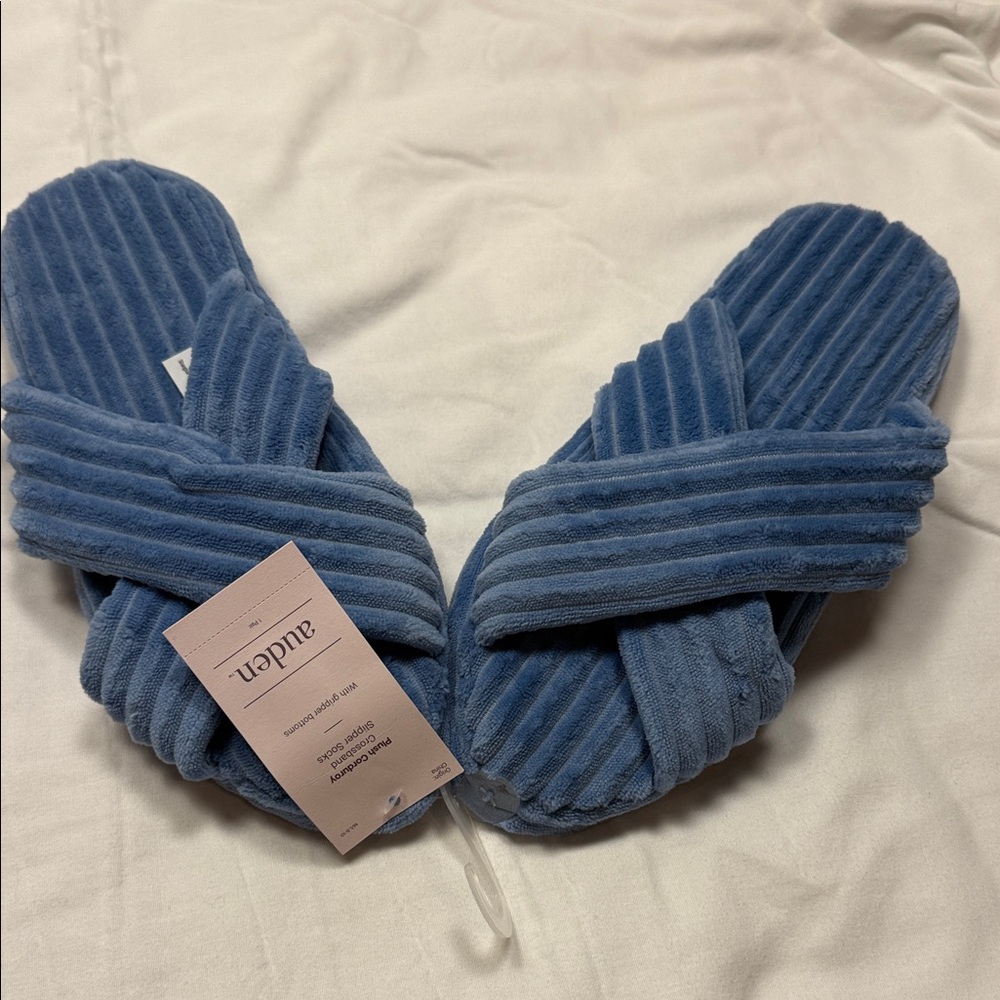 Auden Cozy Blue Ribbed Slippers women’s medium/large 8 to 10 baby blue soft